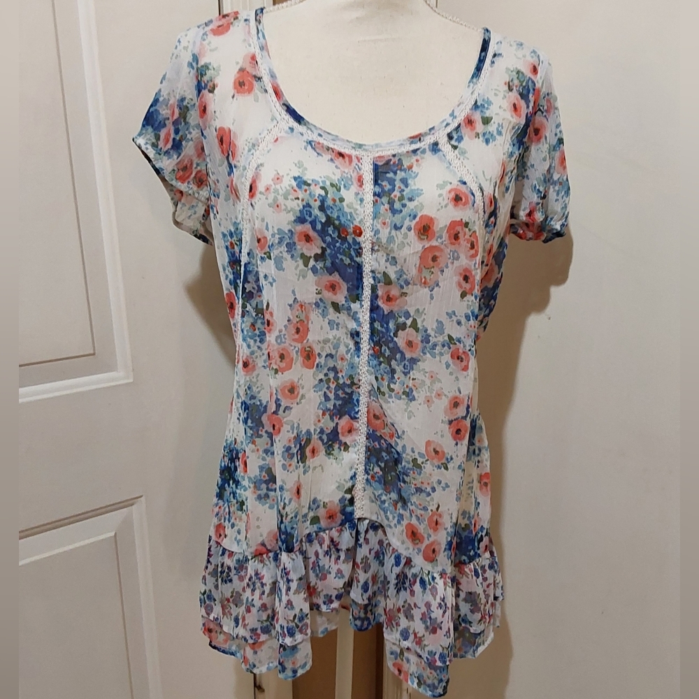 🌺 Like New Marks & Spencer (London) Ruffled Blouse